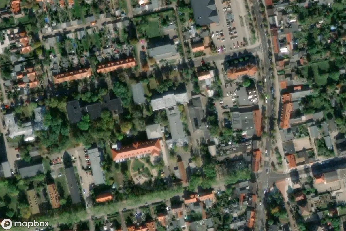 Satellitbillede set fra luften af Krankenhaus, et forladt Hospital i Bitterfeld-Wolfen, Tyskland