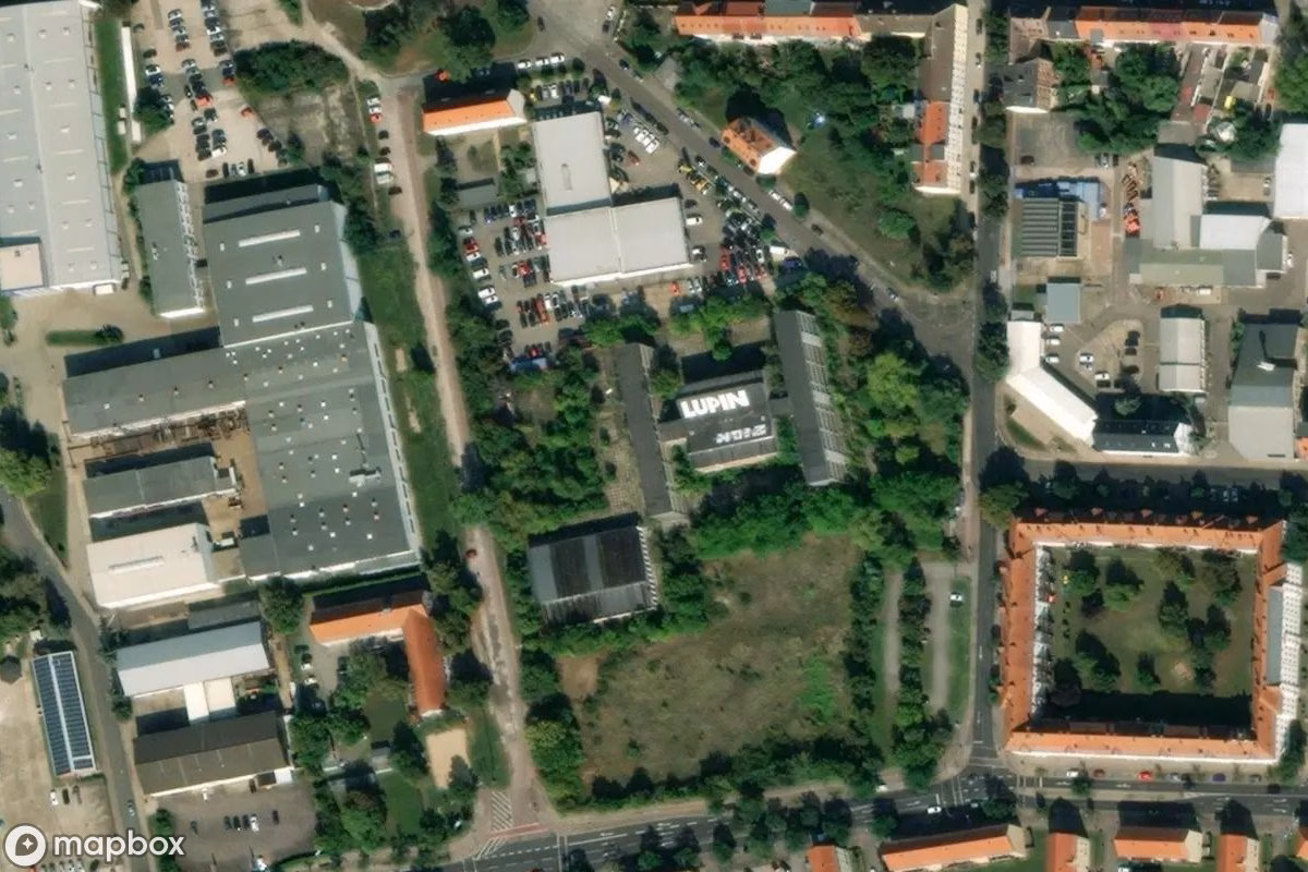 Satellitenansicht von Schule, eine verlassene Schule in Dessau, Deutschland