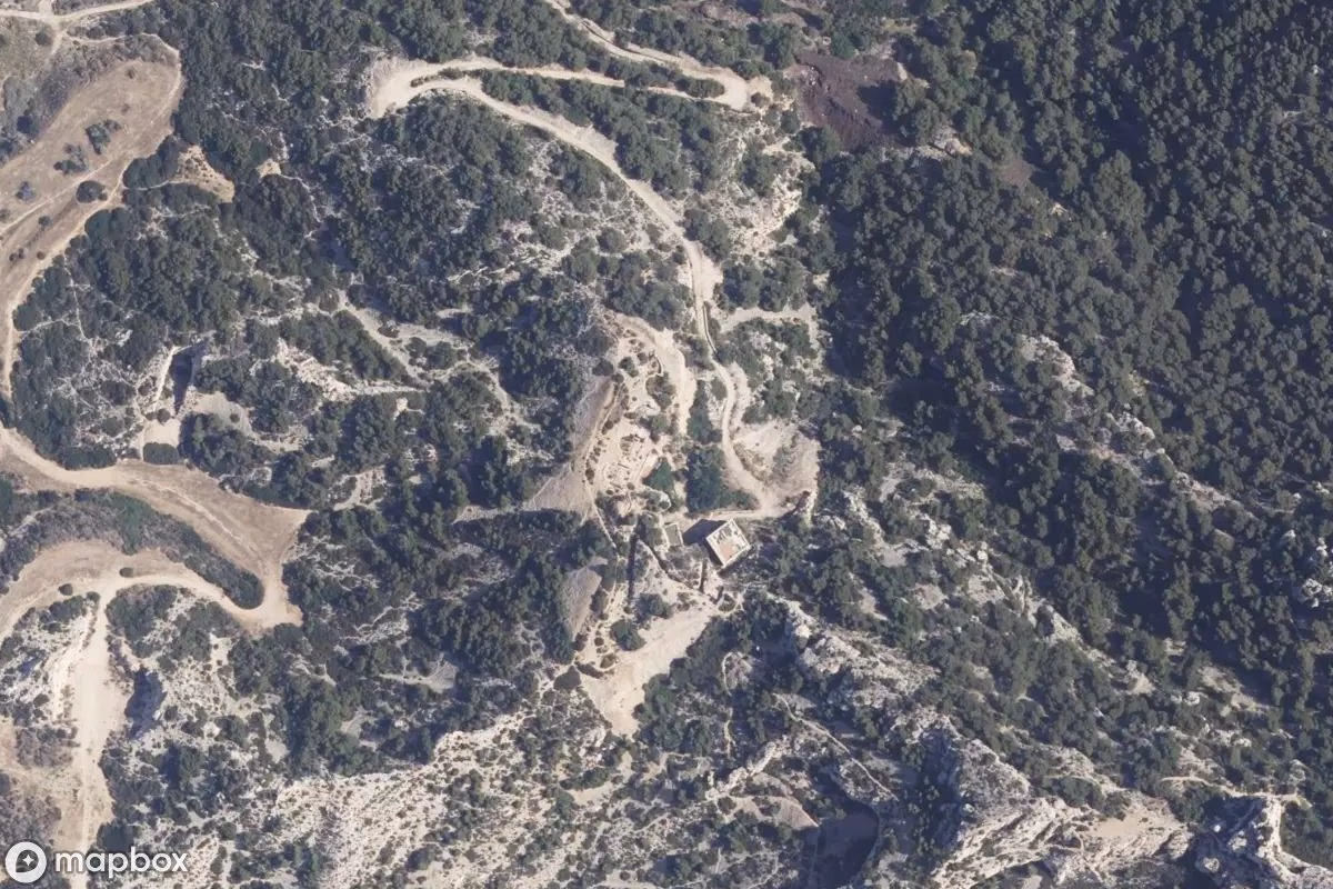 Satellitbillede set fra luften af In den Bergen, et forladt  i Marseille, Frankrig