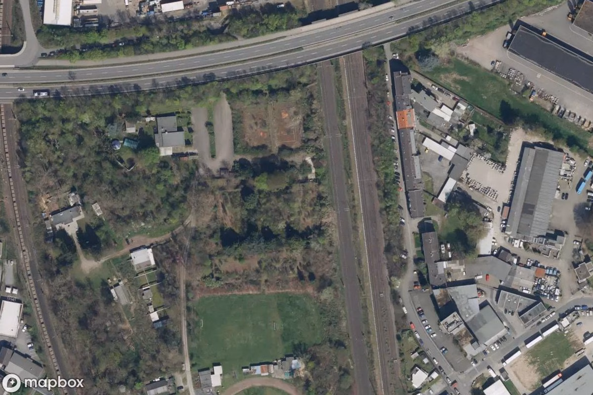 Satellietbeeld vanuit de lucht van Fußballplatz, een verlaten  in Leverkusen, Duitsland