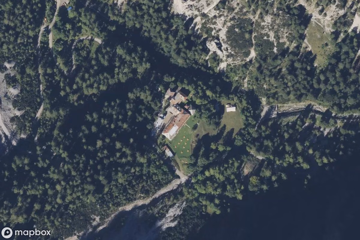 Satellitbild från luften av Lost Place, en övergiven  i Absam, Österrike