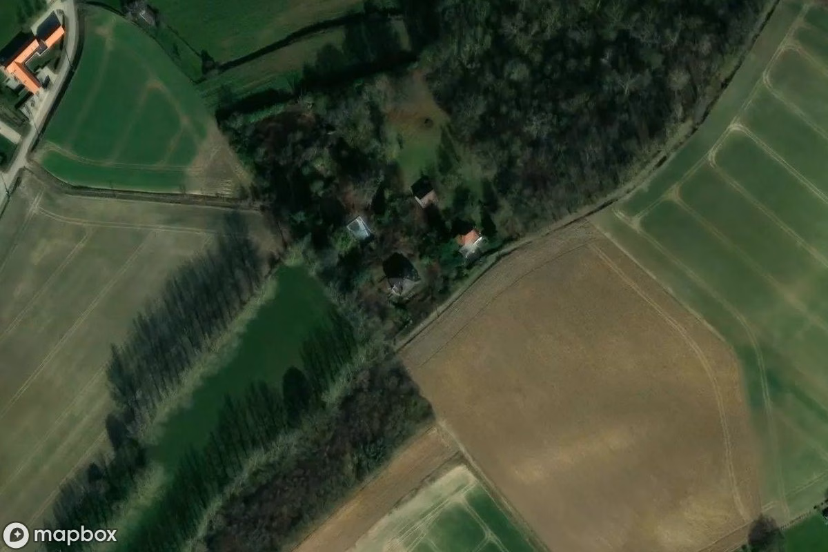 Satellitenansicht von Haus, eine verlassene  in Tournai, Belgien