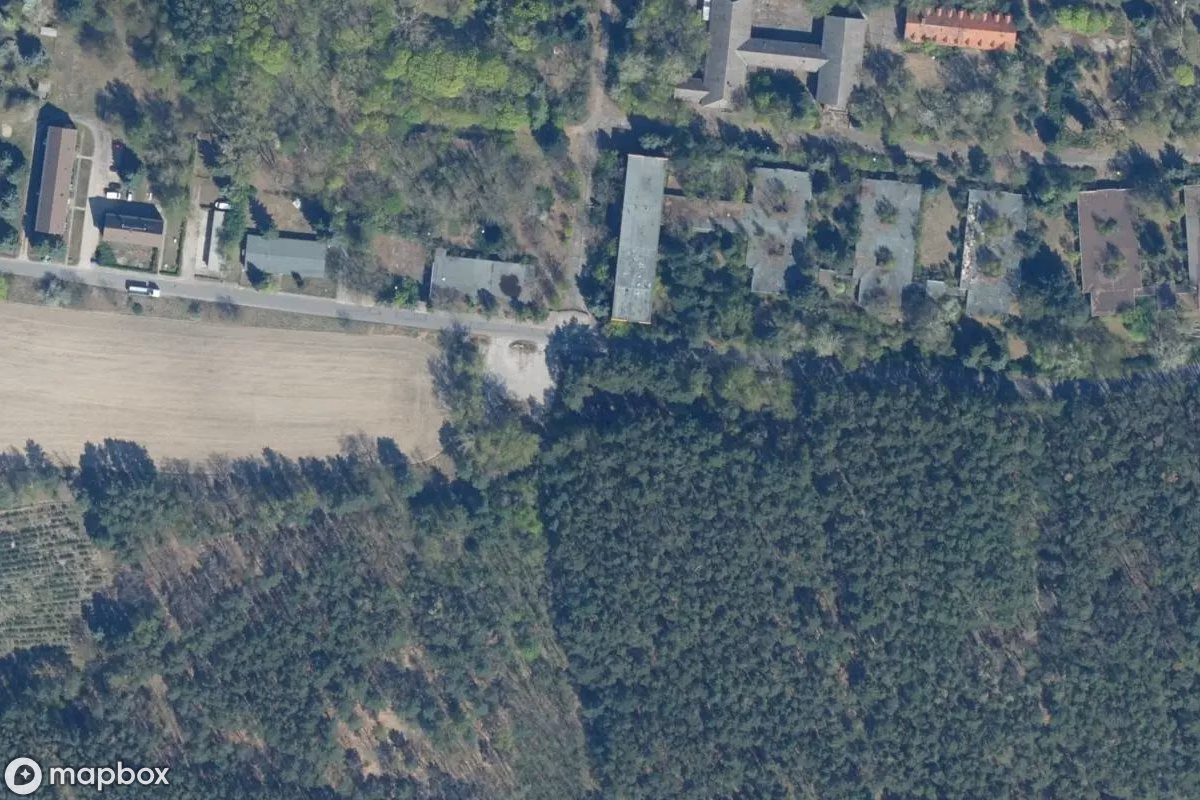 Satelitní letecký pohled na Jugendclub, opuštěné  v Am Mellensee, Německo