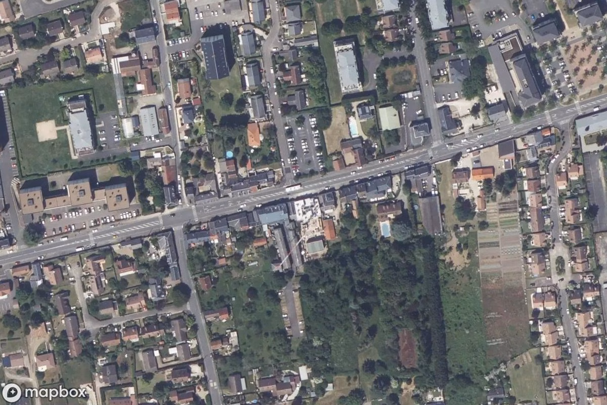 Vue aérienne satellite de Maison Effondré, un Résidence abandonné à Orléans, France