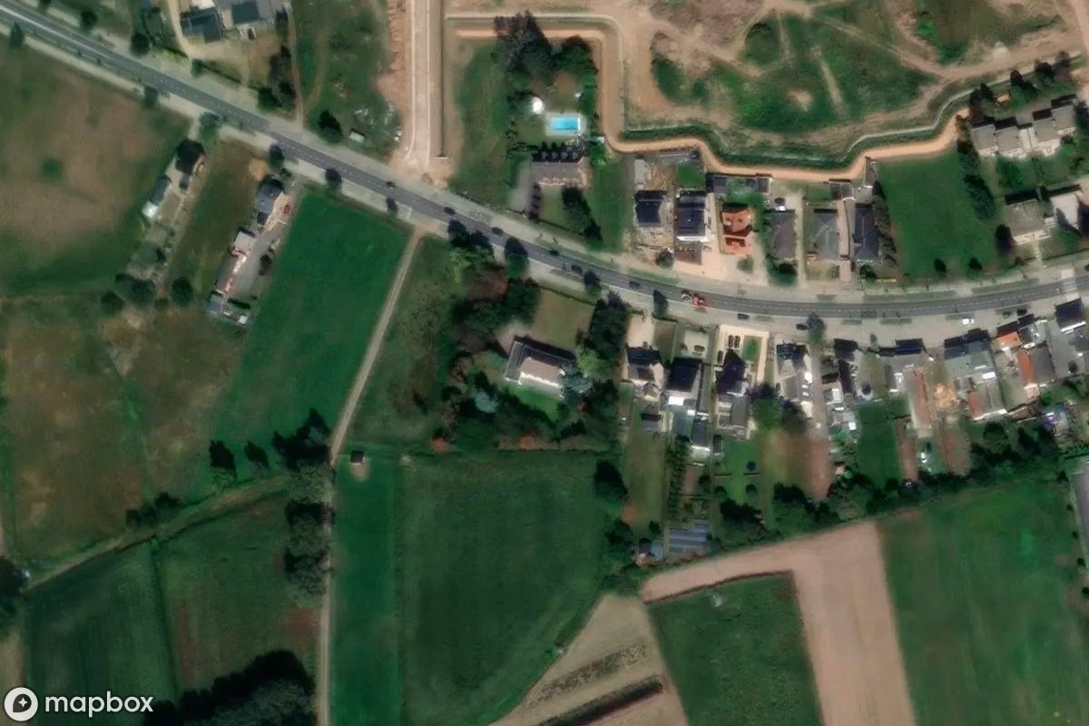 Satellietbeeld vanuit de lucht van Villa Baron, een verlaten Woonhuis in Berlare, België