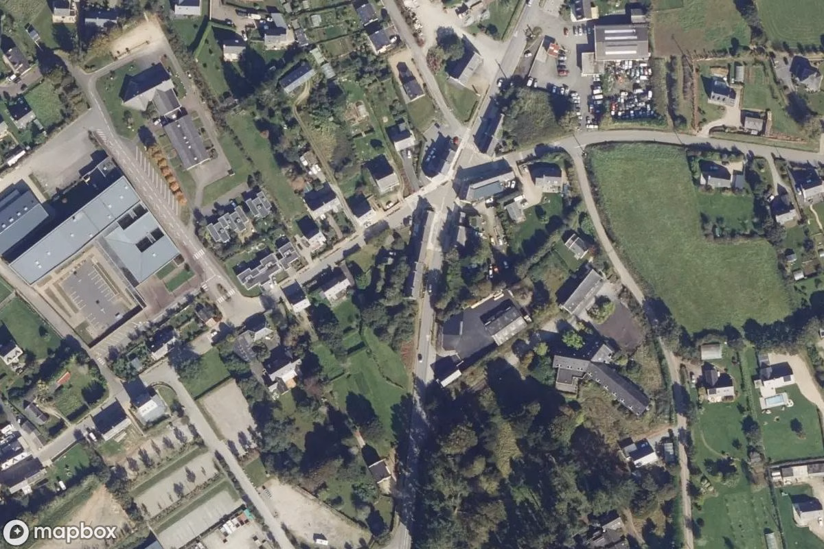 Satelitní letecký pohled na Aquaphil, opuštěné Bazén v Plounéour-Ménez, Francie