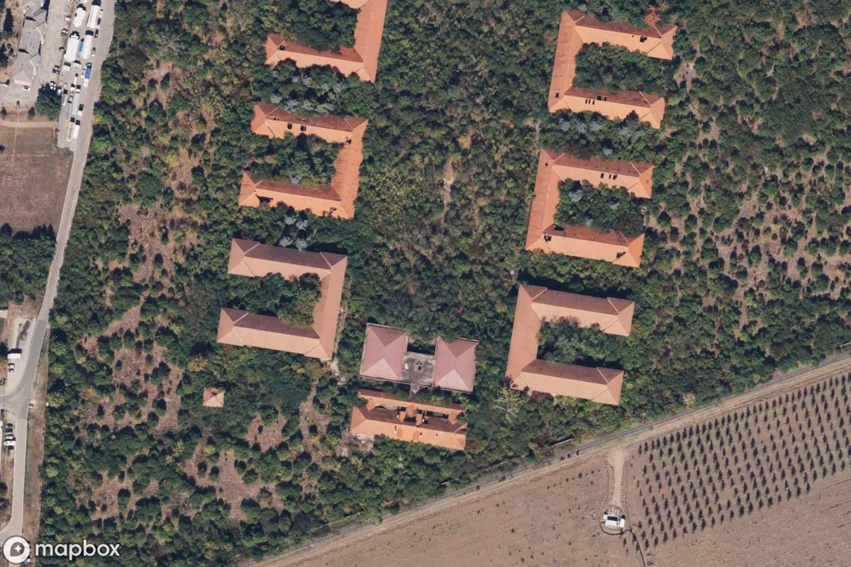 Satellietbeeld vanuit de lucht van Nervenheilanstalt, een verlaten Ziekenhuis in Casale Monferrato, Italië