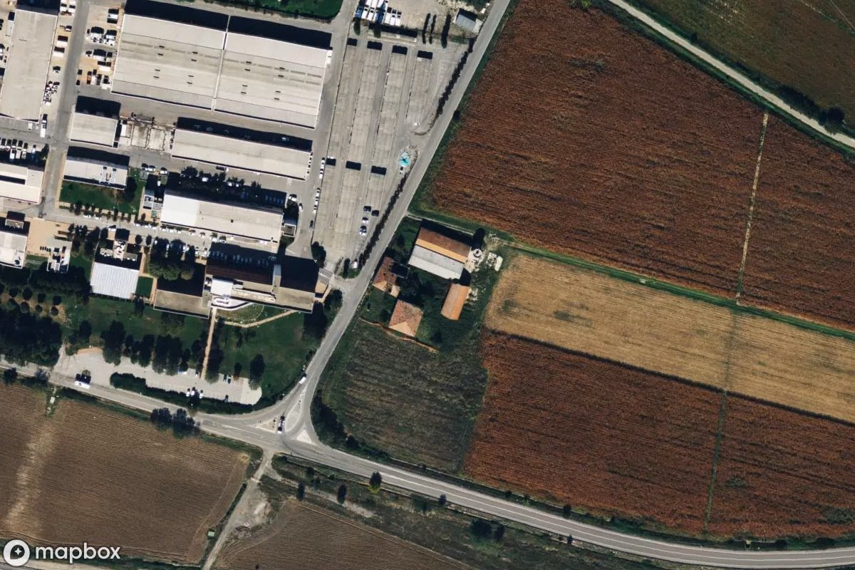 Satellitenansicht von Villa, eine verlassene Wohnhaus in Piacenza, Italien