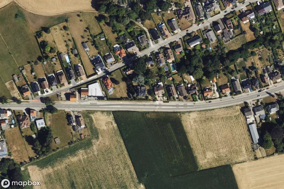 Vista aérea por satélite de Haus, un  abandonado en Dilbeek, Bélgica
