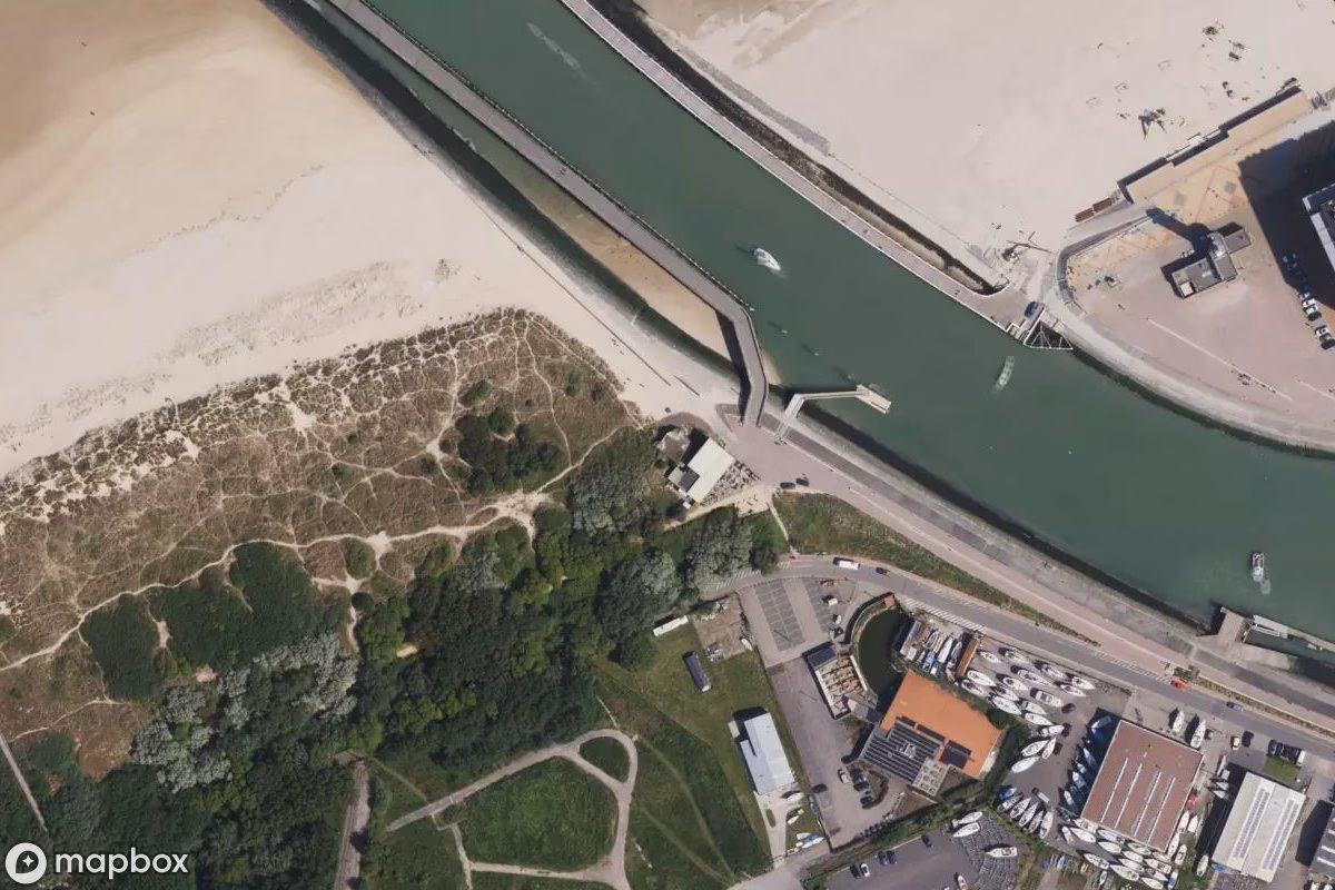 Satellietbeeld vanuit de lucht van Bunker, een verlaten Bunker in Blankenberge, België