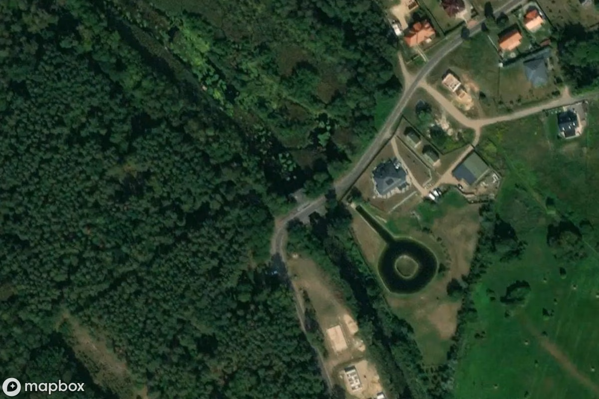 Vue aérienne satellite de Schleusenbunker, un Bunker abandonné à Borów, Pologne