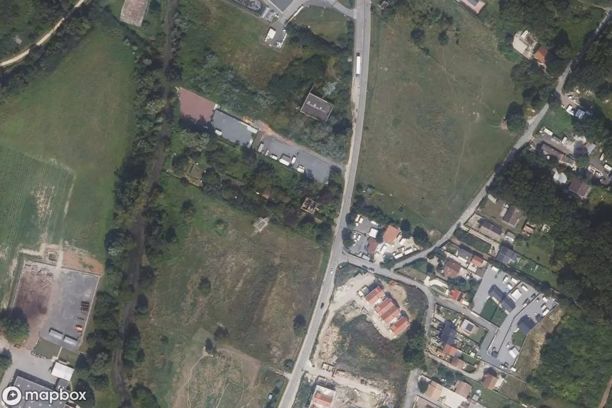 Satelitarny widok z lotu ptaka Maison Entretenu, opuszczone Dom mieszkalny w Saint-Germain-lès-Arpajon, Francja