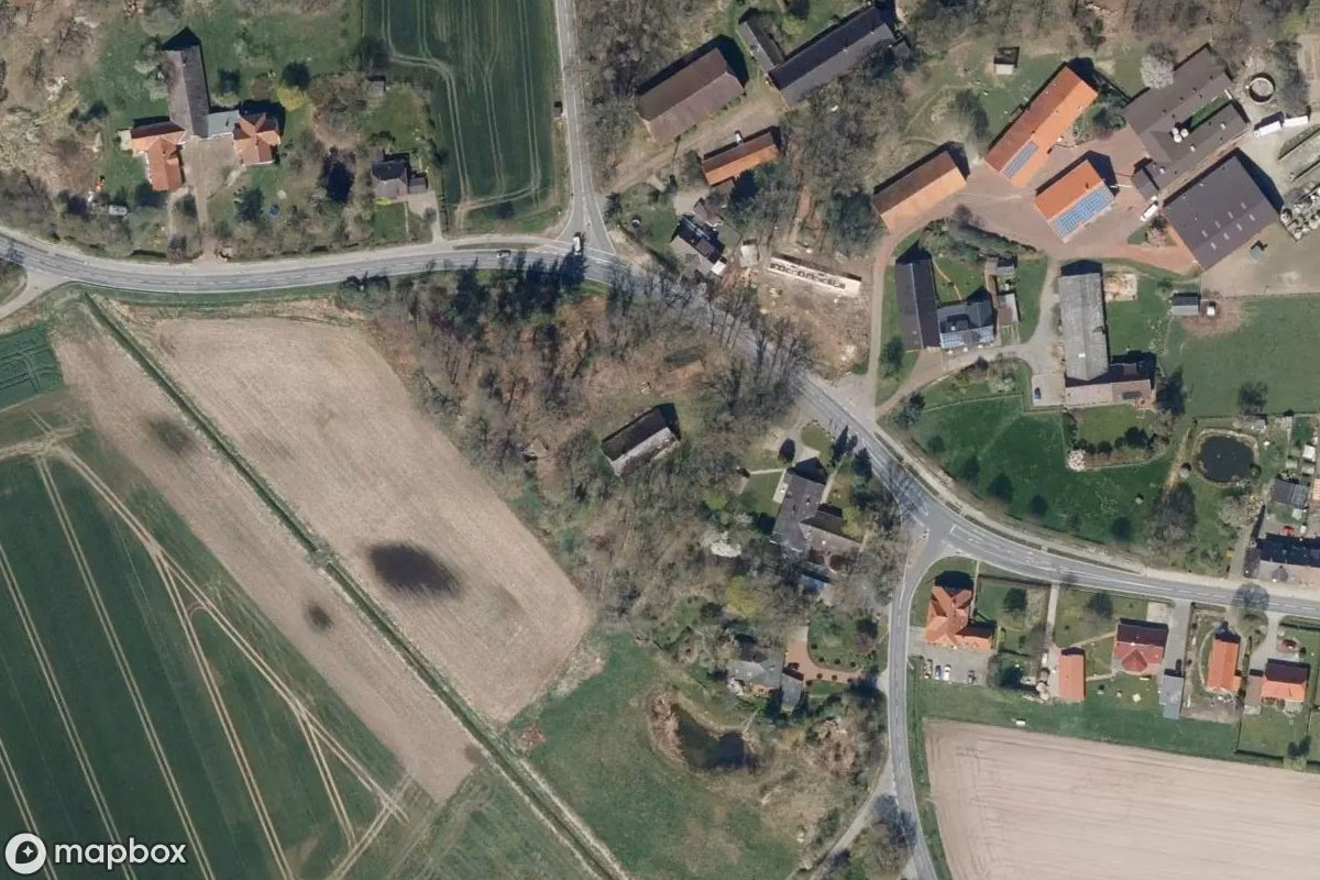 Satelitní letecký pohled na Bauernhof, opuštěné Statek v Colnrade, Německo