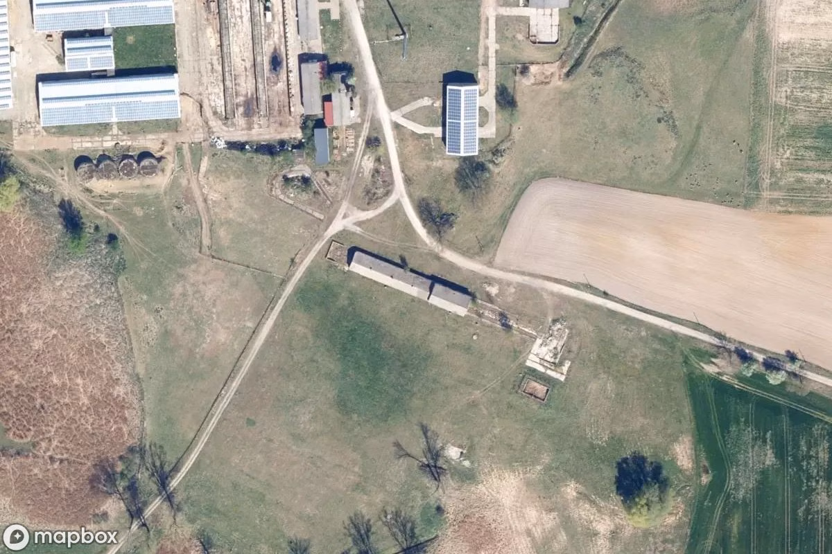 Satelitní letecký pohled na Stall, opuštěné Statek v Müncheberg, Německo