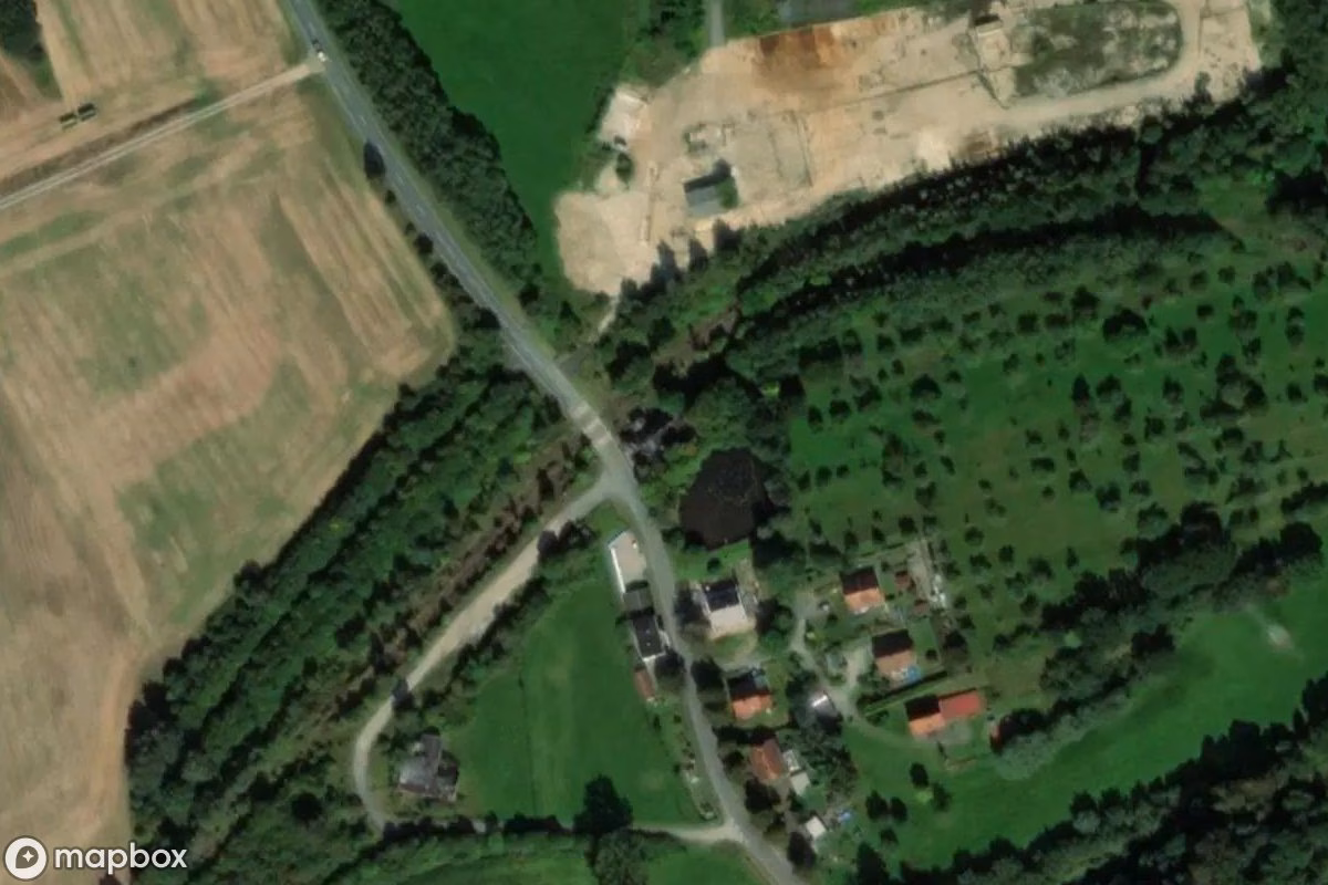 Vista aérea por satélite de Bahnhaltepunkt, un  abandonado en Gauern, Alemania