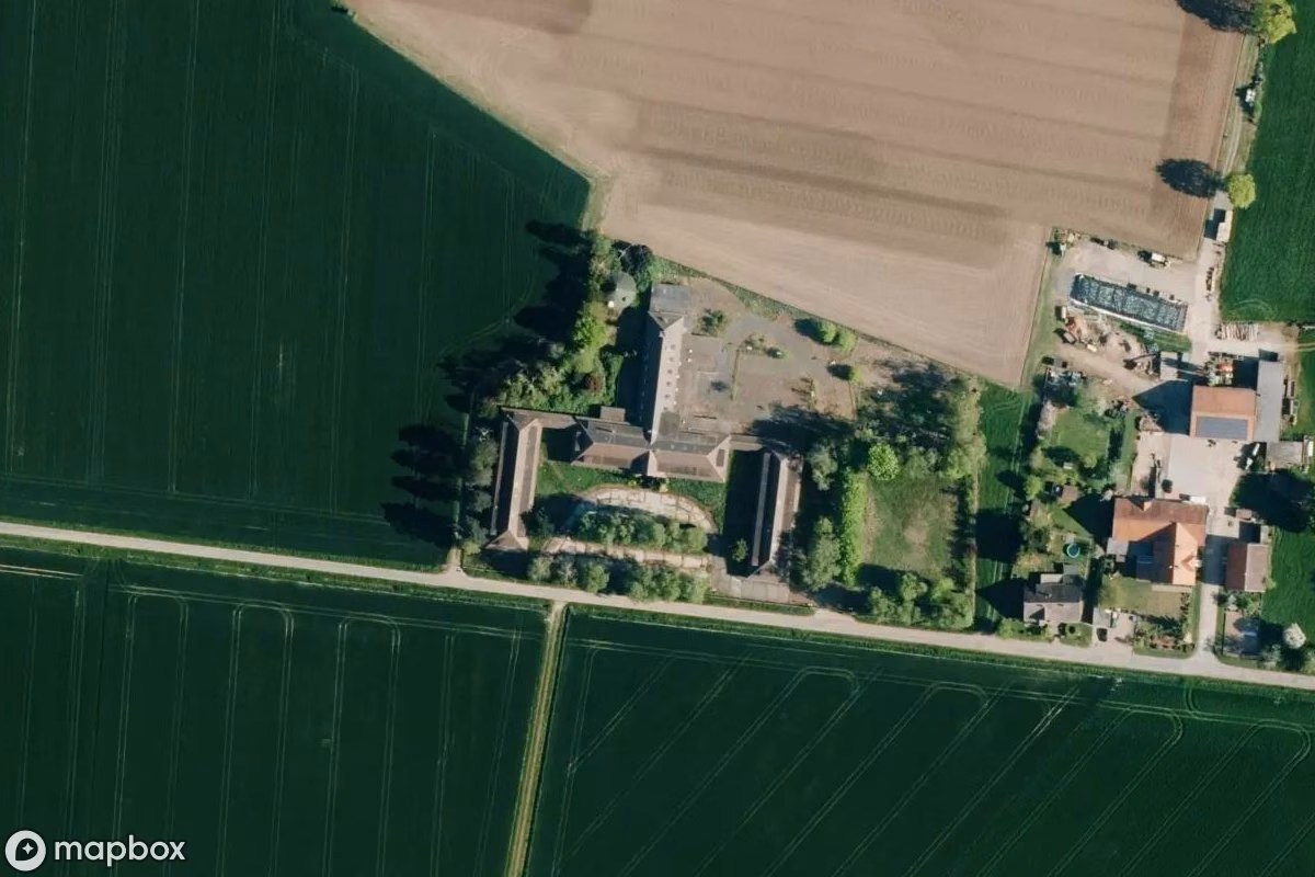 Satellietbeeld vanuit de lucht van Ehemaliges Offiziersheim, een verlaten  in Bückeburg, Duitsland