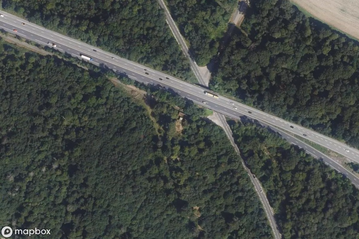 Satellitbillede set fra luften af Gebäude, et forladt i Bailly, Frankrig