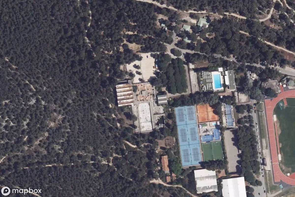 Satelitní letecký pohled na Lost Place, opuštěné  v Marseille, Francie