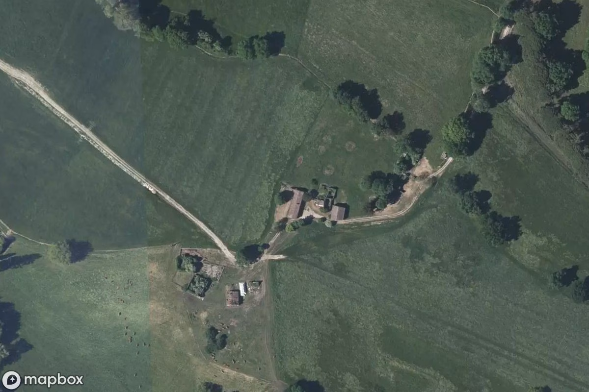 Satellitbillede set fra luften af Maison Bd, et forladt Beboelseshus i Port-Sainte-Foy-et-Ponchapt, Frankrig