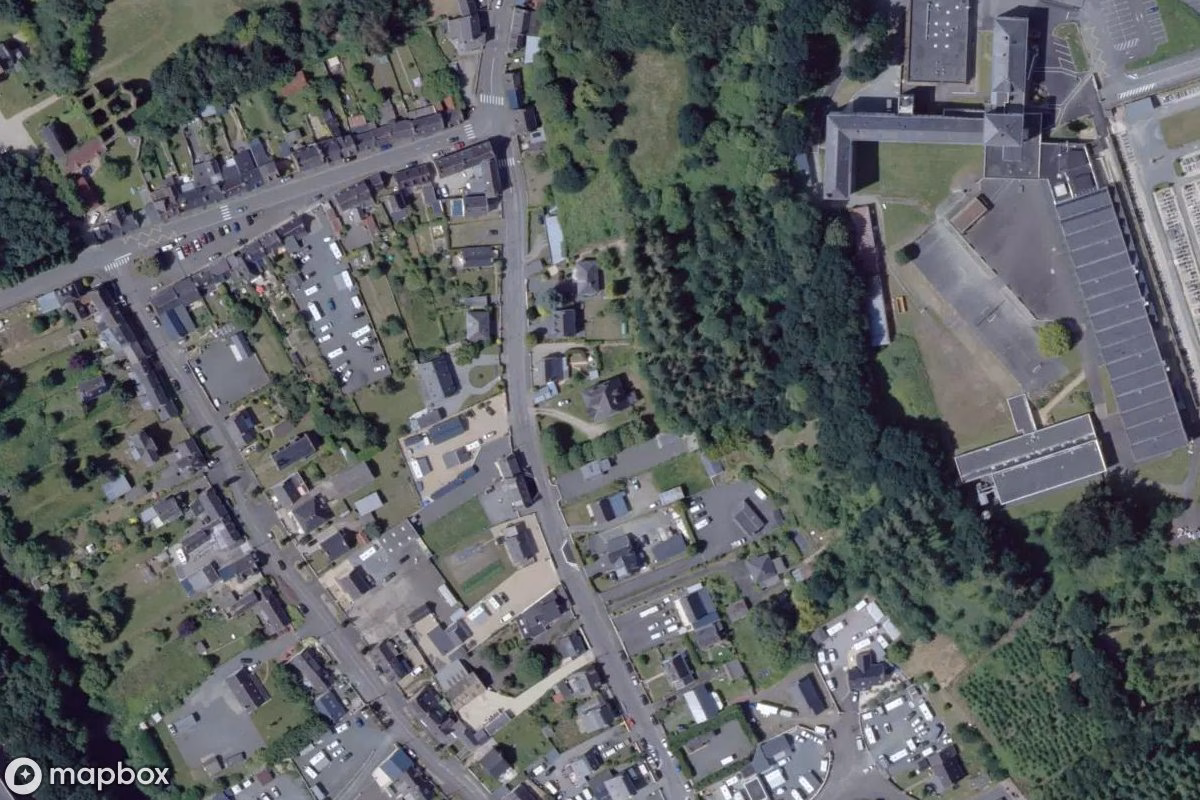 Aerial satellite view of Die alte Schule Sankt Kreuz, an abandoned School in Guingamp, France