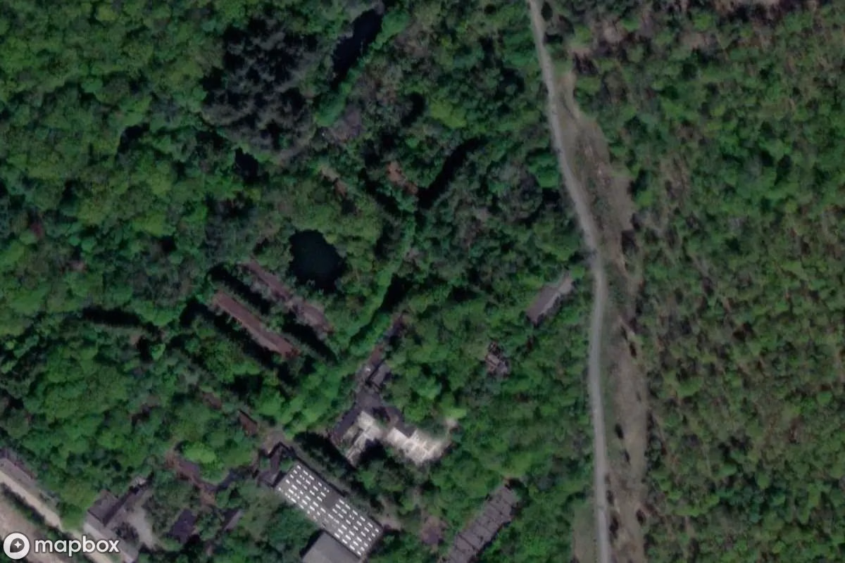 Satelitarny widok z lotu ptaka Lost Place, opuszczone  w Matagne-la-Grande, Belgia