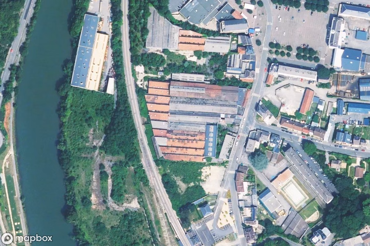 Vista aérea por satélite de Schmiede Tg, un Fábrica abandonado en Nouzonville, Francia