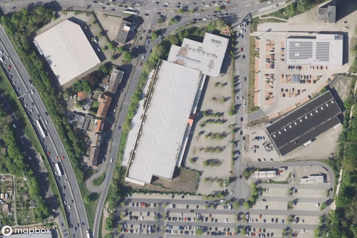 Satelitní letecký pohled na Baumarkt, opuštěné Obchod v Brunswick, Německo