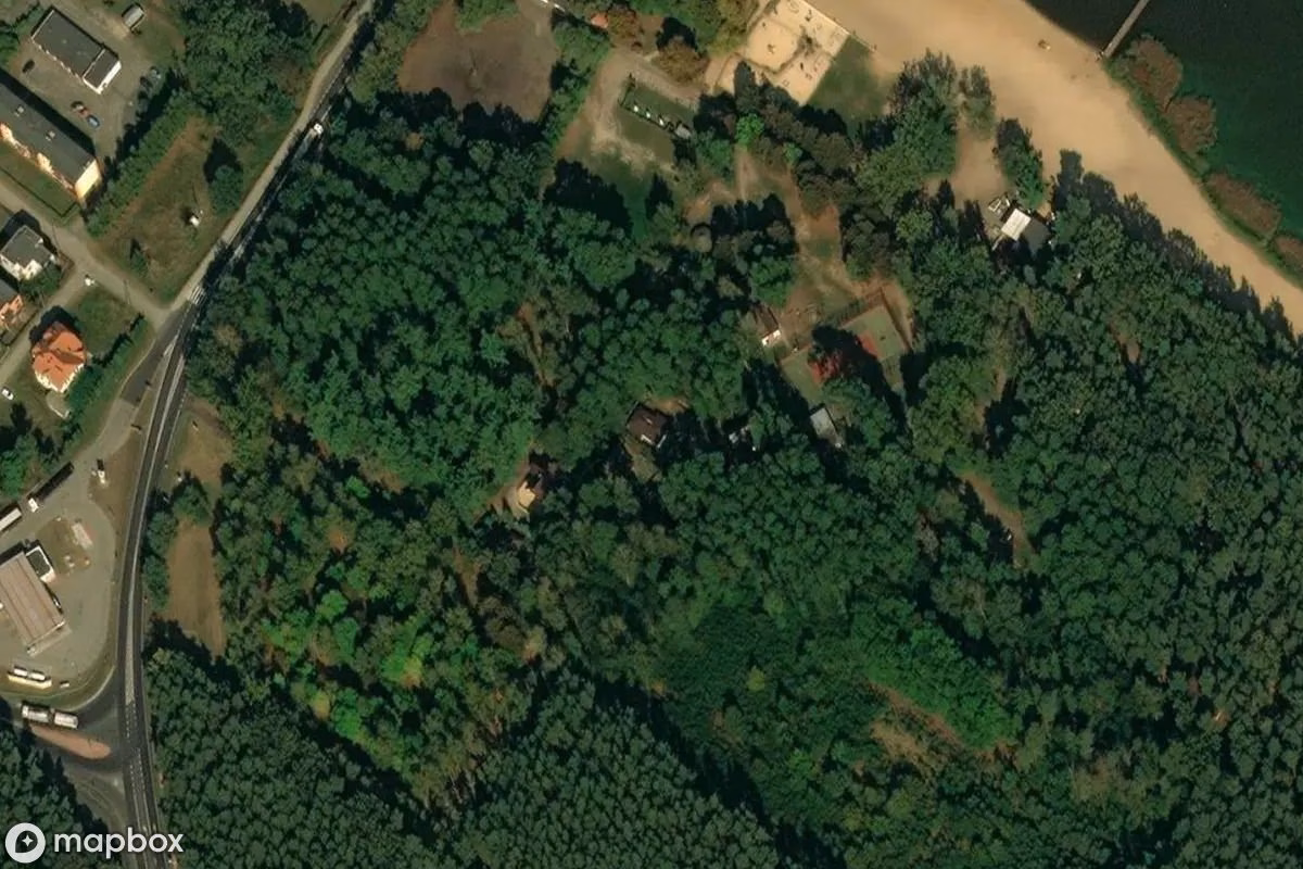 Vue aérienne satellite de Camping Antonin, un  abandonné à Antonin, Pologne