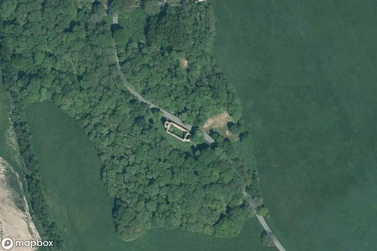 Vue aérienne satellite de Kirche, un Église abandonné à Nové Domky, Tchéquie