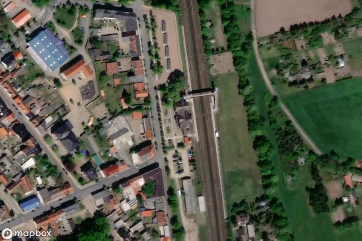 Satelitní letecký pohled na Bahnhof, opuštěné Nádraží v Osterburg, Německo