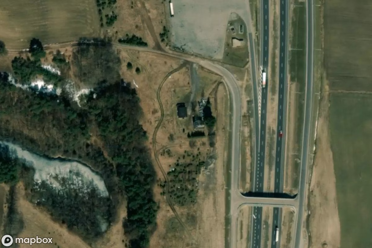 Vista aérea por satélite de Lost Place, un  abandonado en Witramowo, Polonia