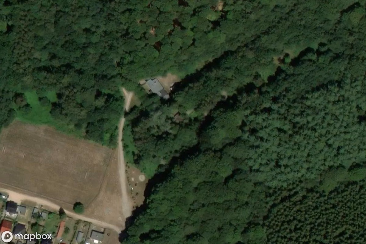 Satellitbild från luften av Ferienheim, en övergiven  i Binz, Tyskland