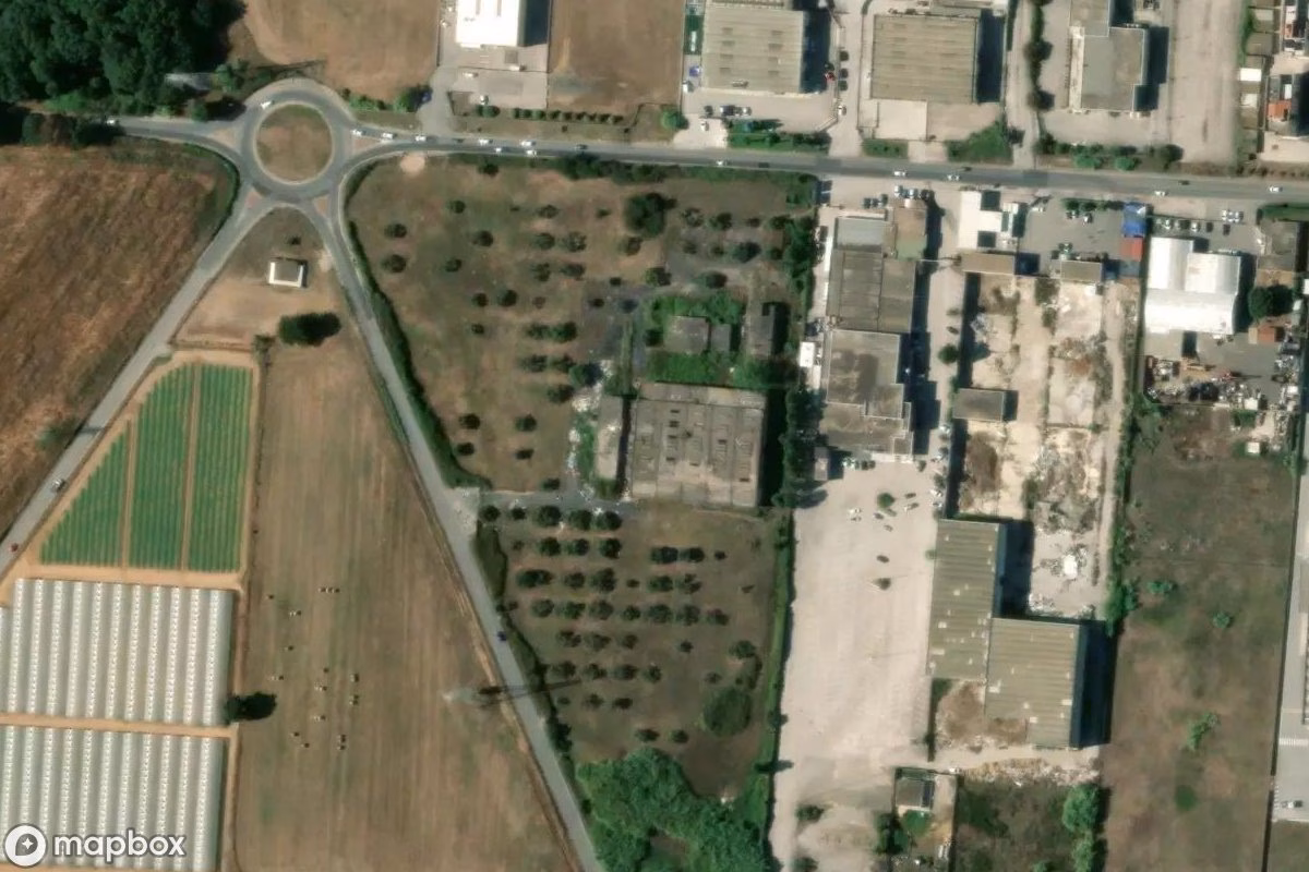 Vista aérea por satélite de Pharmazeutische Fabrik, un Fábrica abandonado en Anzio, Italia