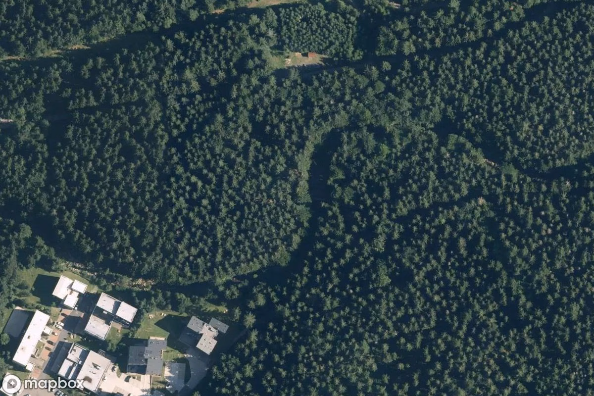 Satelitní letecký pohled na Sentier Lisa Harrachov, opuštěné  v Harrachov, Česko