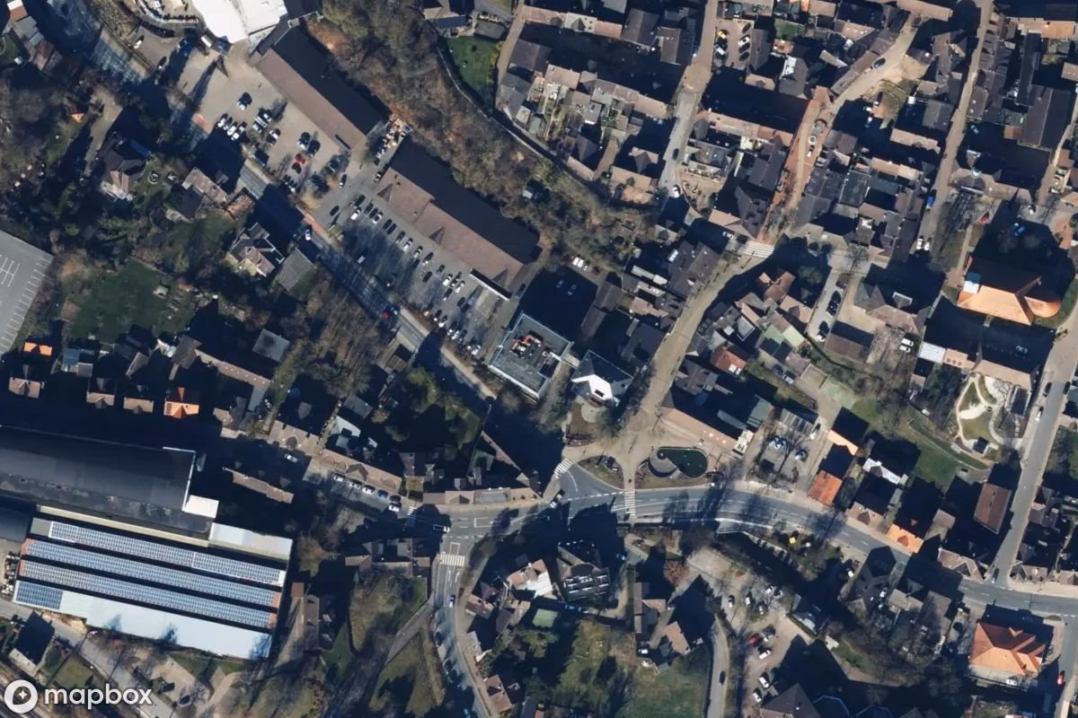 Satellietbeeld vanuit de lucht van Hotel, een verlaten Hotel in Stadtoldendorf, Duitsland