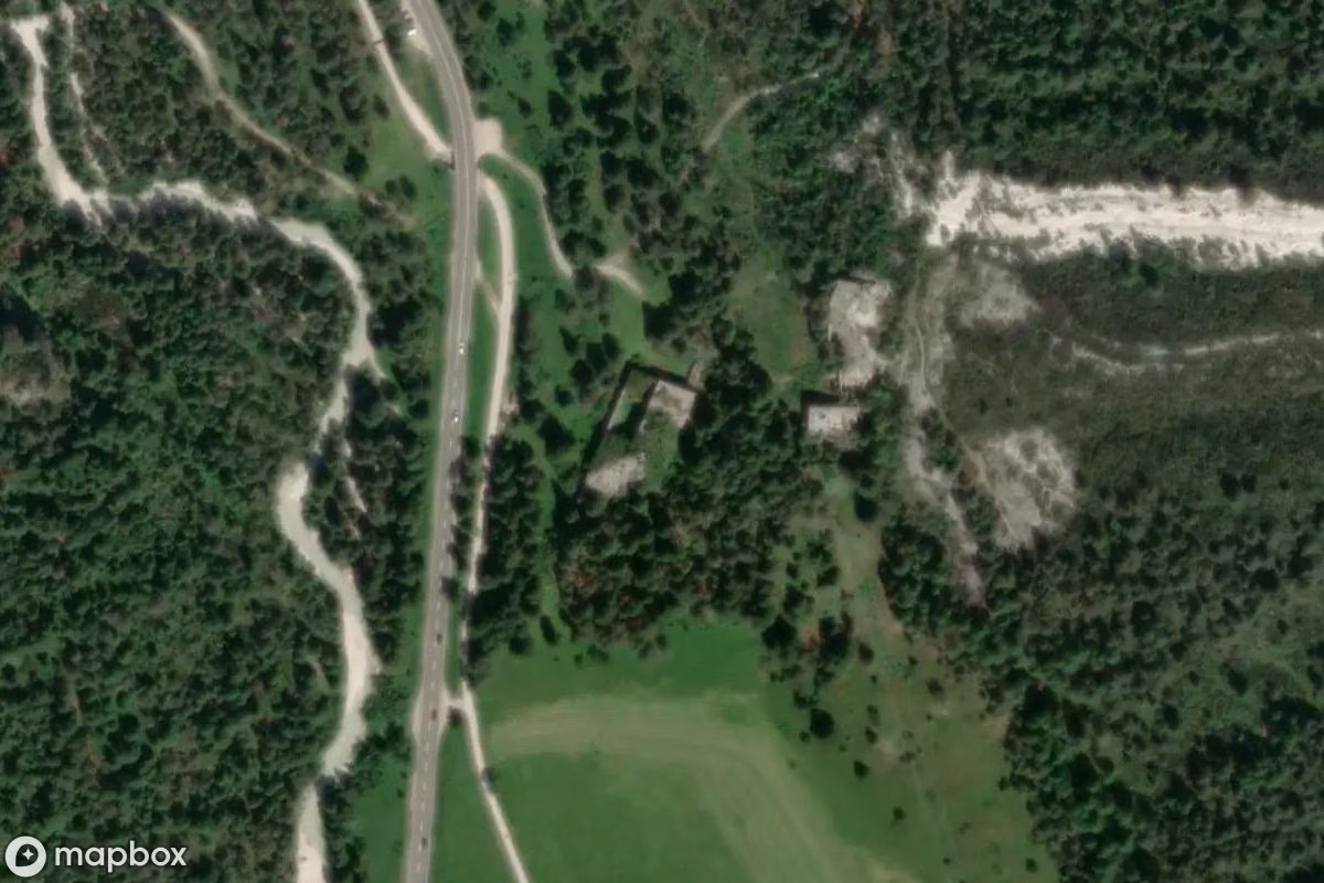 Vue aérienne satellite de K.u.K. Werk Landro, un Usine abandonné à Toblach - Dobbiaco, Italie