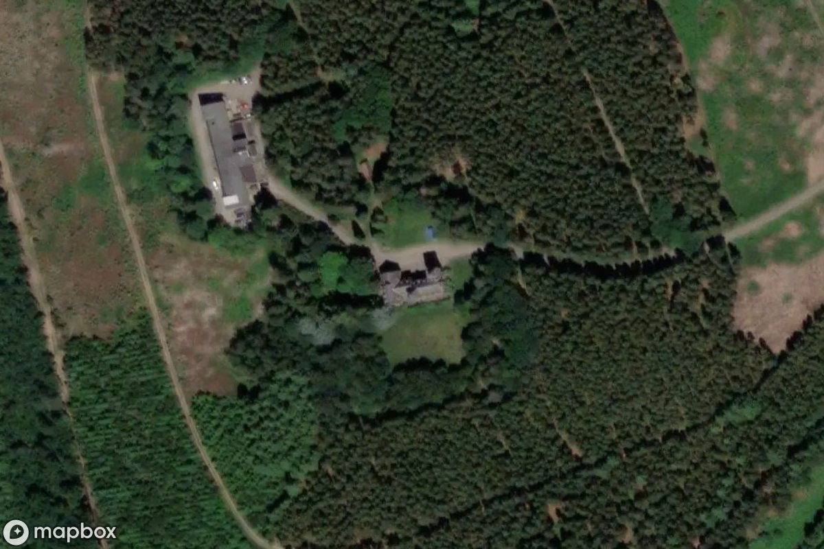 Satelitarny widok z lotu ptaka Schloss, opuszczone Zamek w Lavacherie, Belgia