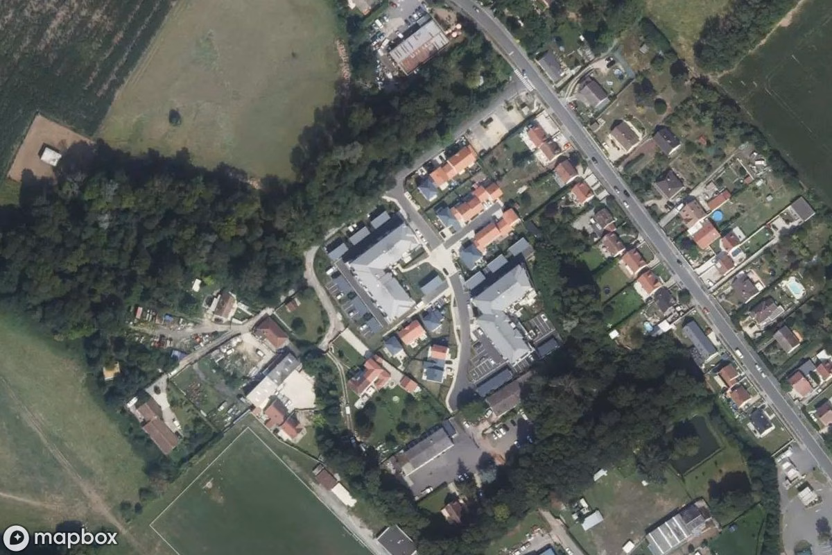 Vista aérea por satélite de Fabrik La Fonceuse, un Fábrica abandonado en Bornel, Francia