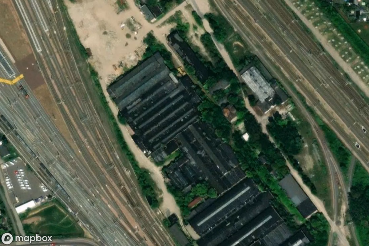 Vue aérienne satellite de Bahngelände, un  abandonné à Halle (Saale), Allemagne
