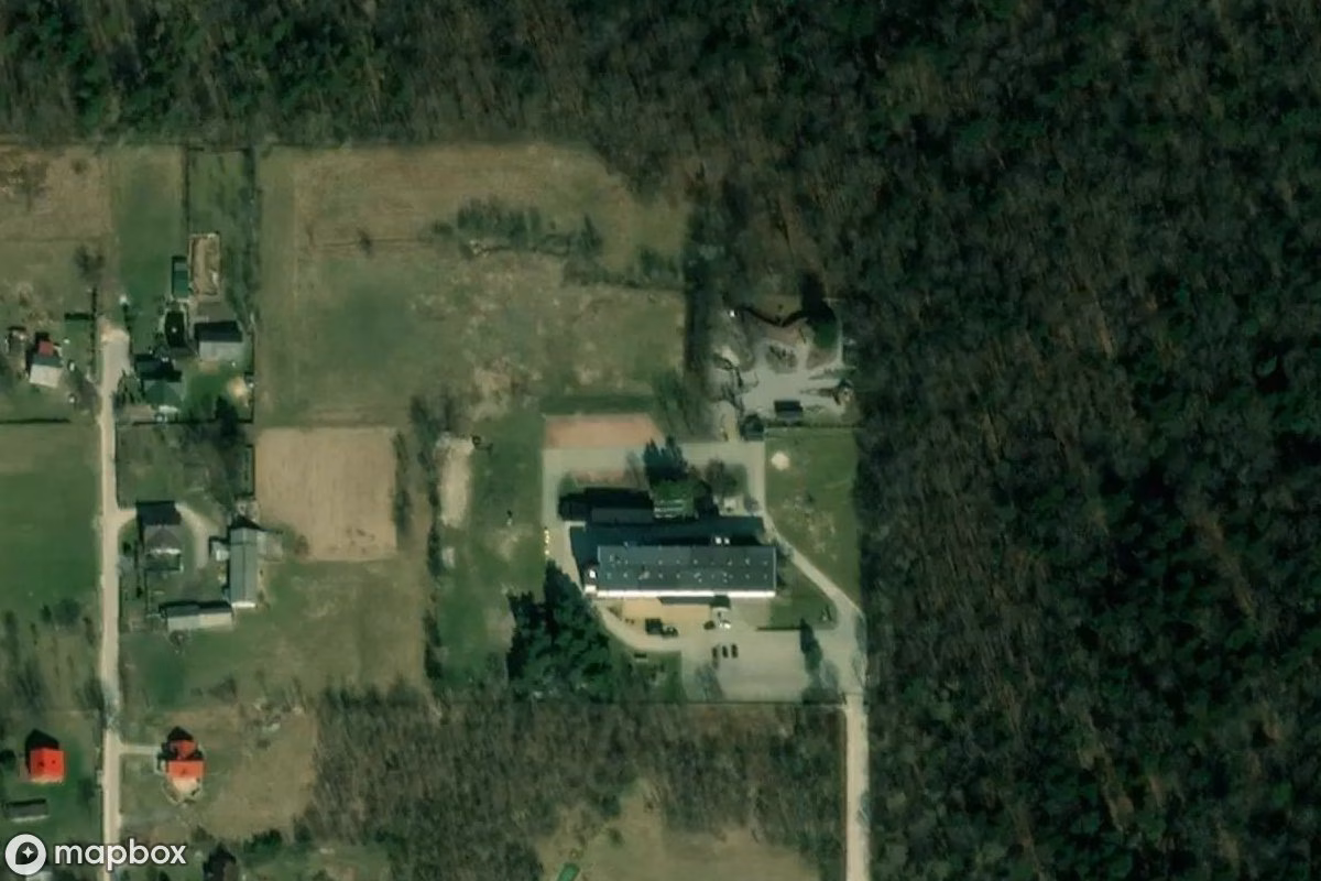 Satellitbild från luften av Babyjagowo Łysa Góra, en övergiven  i Nowa Słupia, Polen