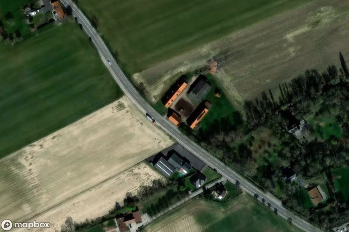 Satelitarny widok z lotu ptaka Lost Place, opuszczone w Ypres, Belgia