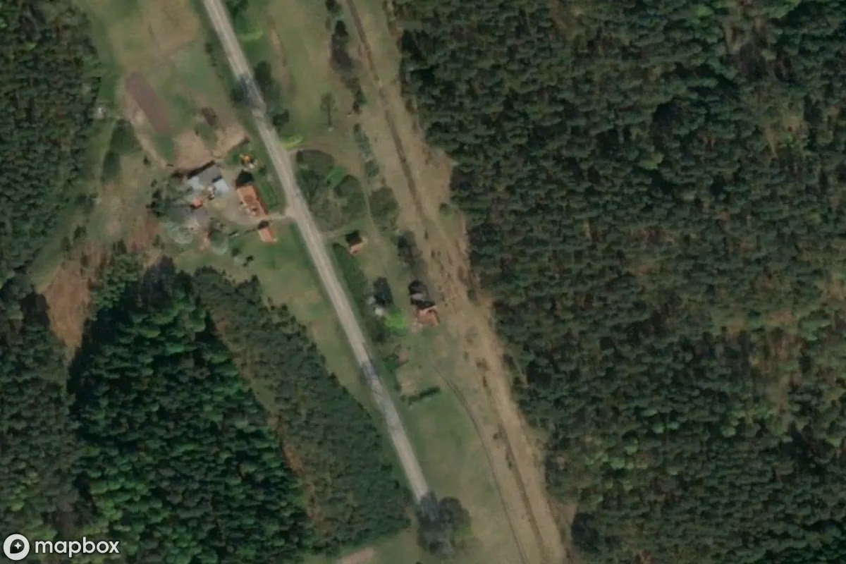 Vista aérea por satélite de Bahnstation, un abandonado en Rudziska, Polonia