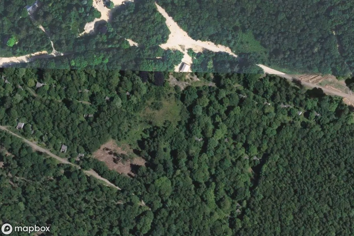 Vista aérea por satélite de Feriencamp Doli, un  abandonado en Bohan, Bélgica