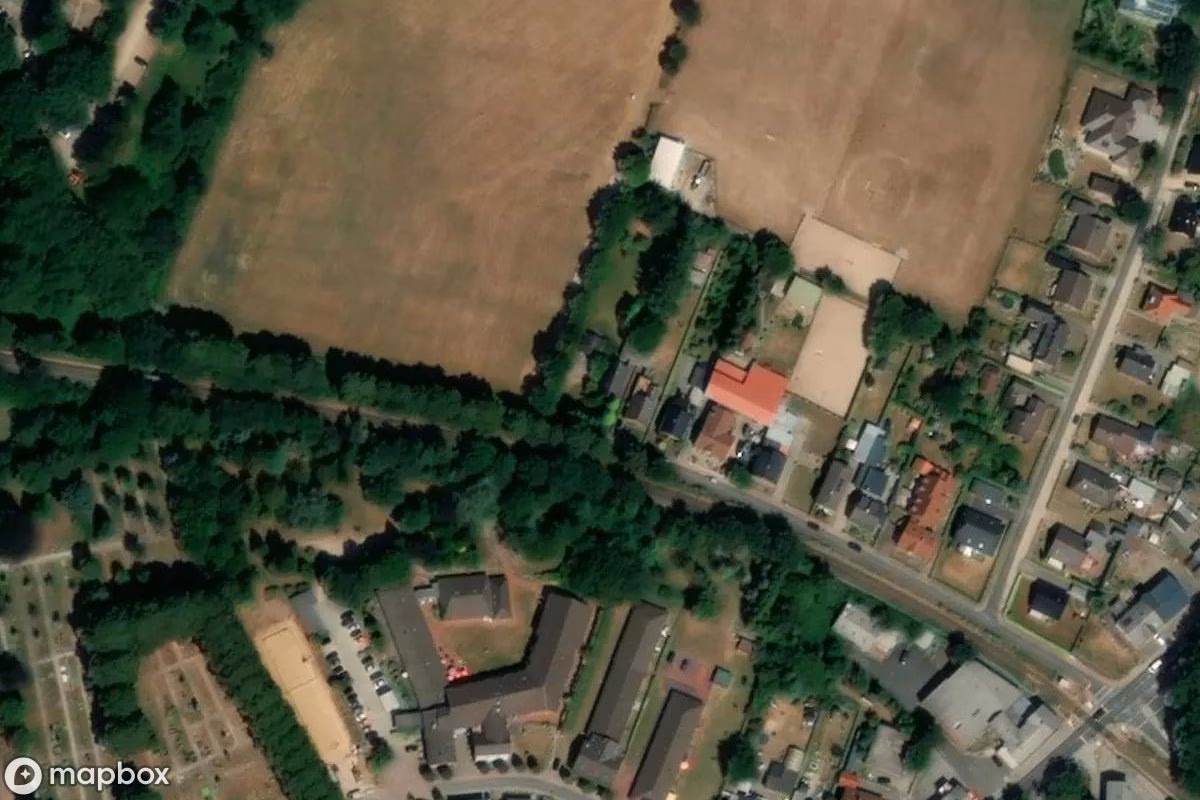Satellitbillede set fra luften af Haus, et forladt  i Albersdorf, Tyskland