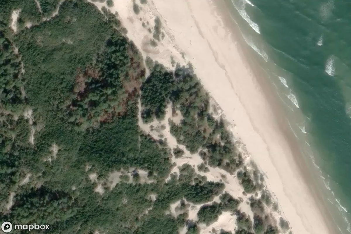 Satellitenansicht von Leuchtturm Góra Szwedów, eine verlassene Turm in Hel, Polen