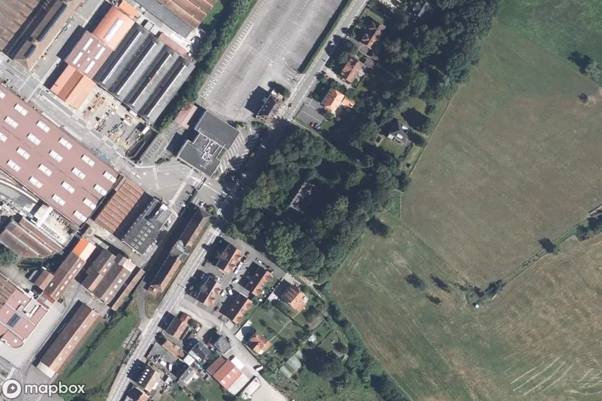 Satellitbillede set fra luften af Praxis, et forladt i Reichshoffen, Frankrig