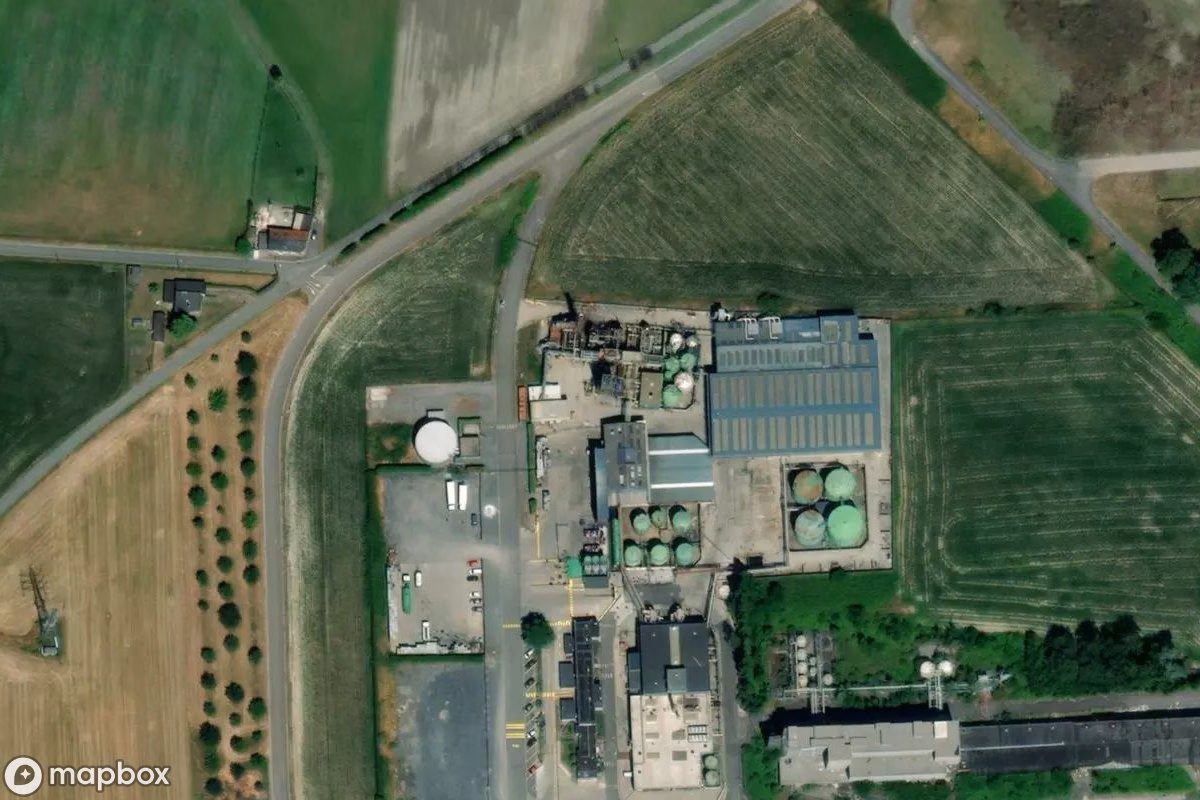 Satellitbillede set fra luften af Fabrik Reilly Chemicals, et forladt Fabrik i Saint-Ghislain, Belgien