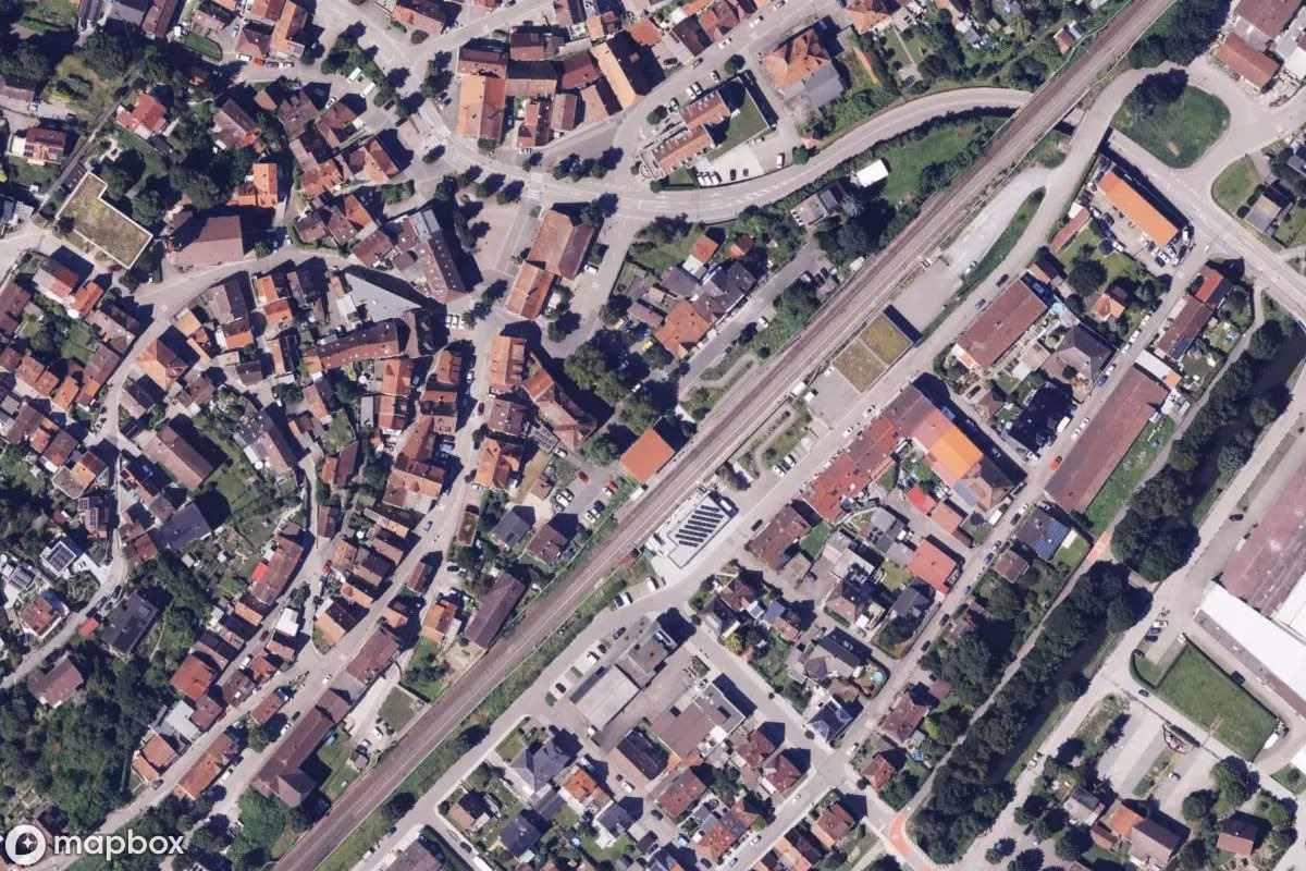 Satellitenansicht von Bahnhofsgebäude, eine verlassene Bahnhof in Mühlacker, Deutschland