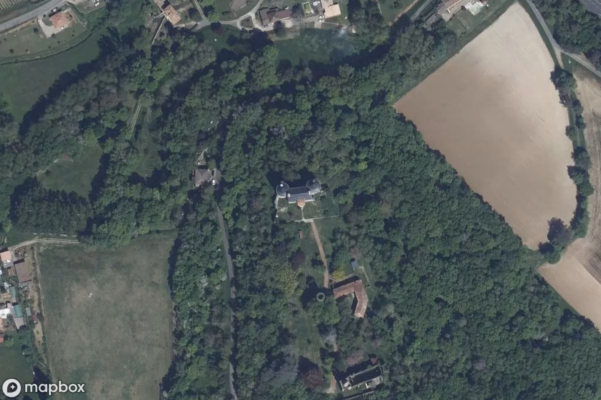 Aerial satellite view of Château Buzet, an abandoned Castle in Buzet-sur-Baïse, France
