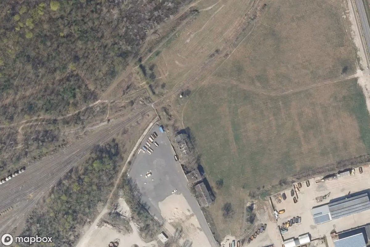 Satellitenansicht von Werkssiedlung, eine verlassene Fabrik in Rüdersdorf bei Berlin, Deutschland